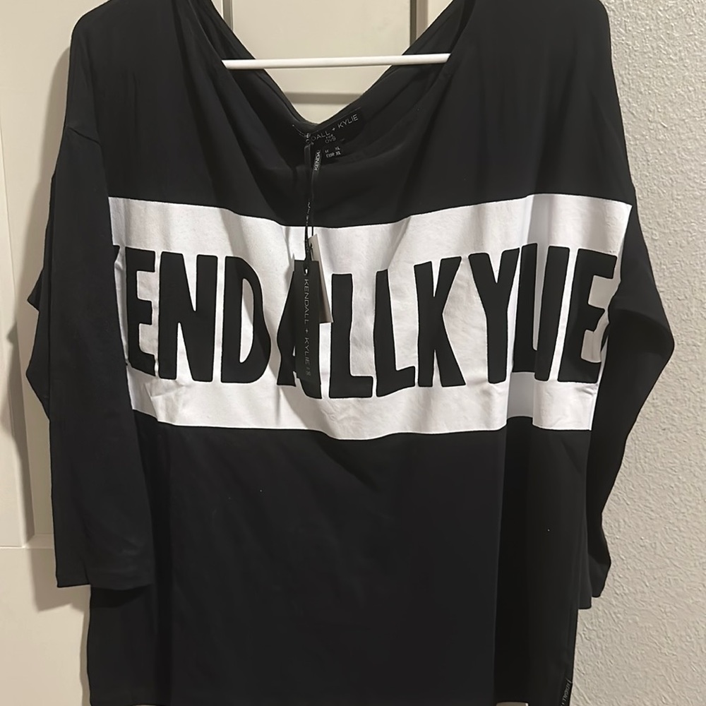 BRAND NEW WITH TAGS!!
Kendall & Kylie long sleeve